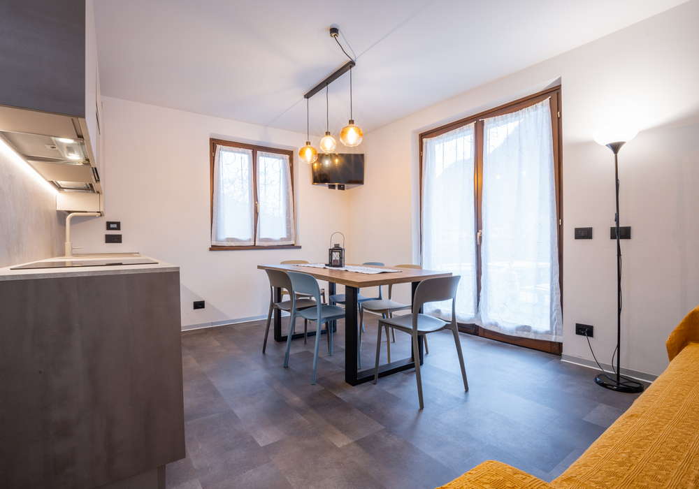 Residence Alessio | Appartamento al piano terra vicino alla piscina con giardino